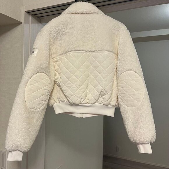 Alo Yoga Sherpa Edge Bomber White - Picture 2 of 5